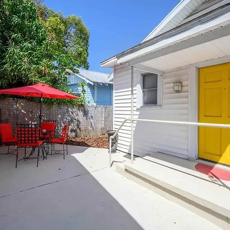 No Ho Yellow Door Bungalow Tampa Exterior photo