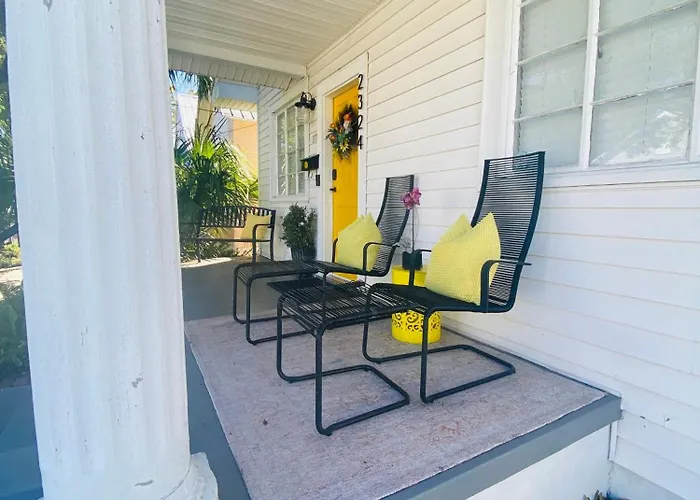 No Ho Yellow Door Bungalow