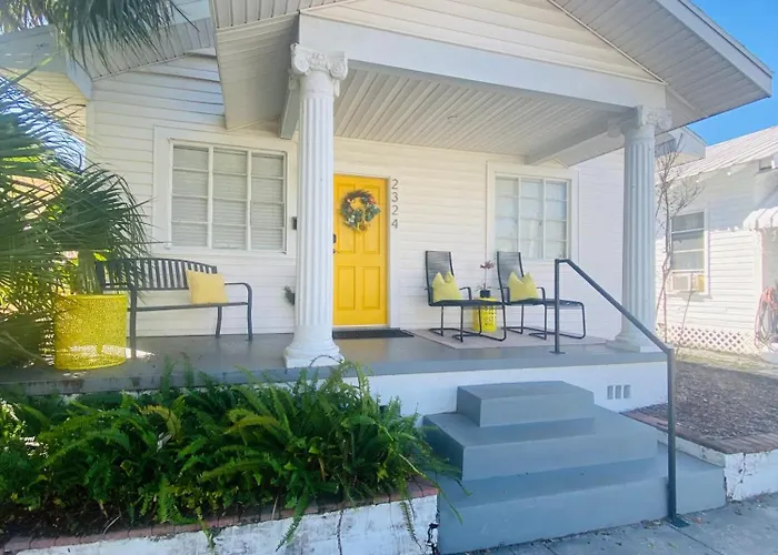 No Ho Yellow Door Bungalow